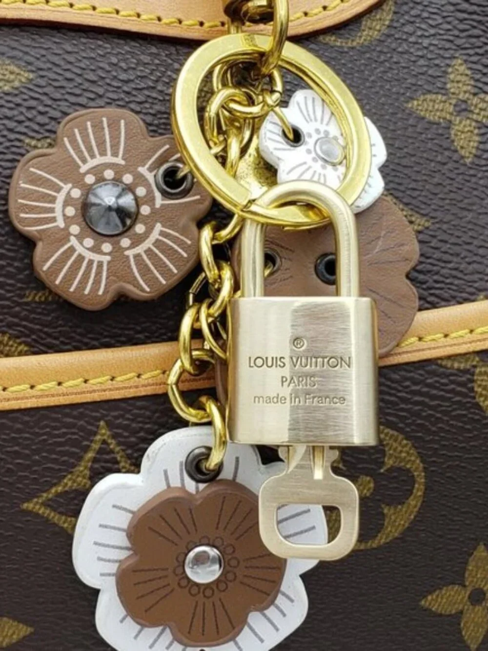LV Authentic Gold Padlock 🔒 Key Set w/ Unbranded Flower Keychain Charm